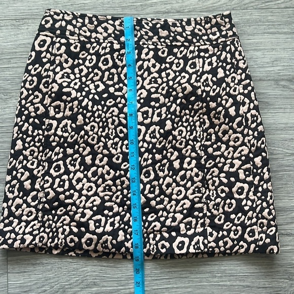 LOFT Leopard Print Pencil Skirt Size 6 - Picture 7 of 7